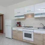 Apartment With A Parking Space - 7237 Fazana